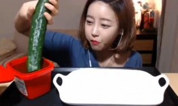 娱乐吃瓜酱美女在线观看,美女在线观看，揭秘娱乐圈幕后故事